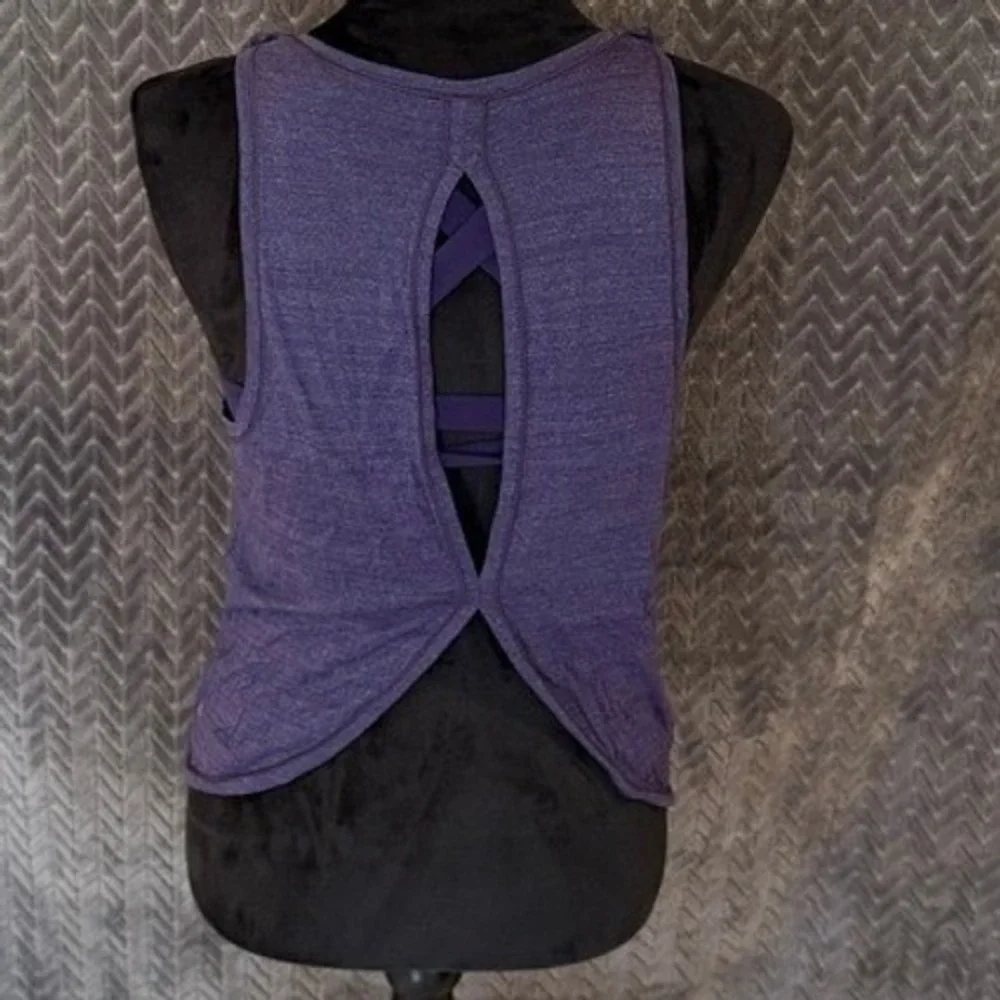 Lululemon Twist &‎ Reach Tank in Heathered Aeon Size 6